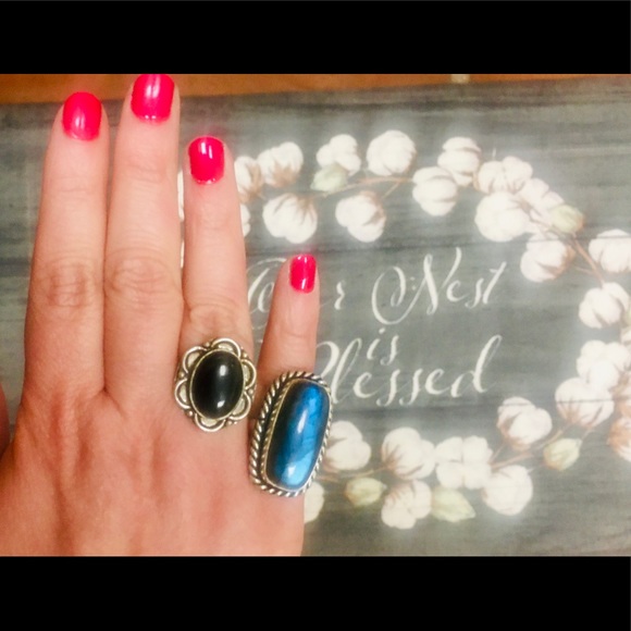 Black Stone and Silver Ring, Size 7 1/2 - Picture 3 of 10